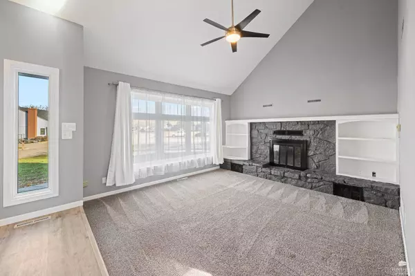 828 Gillespie DR, Manhattan, KS 66502