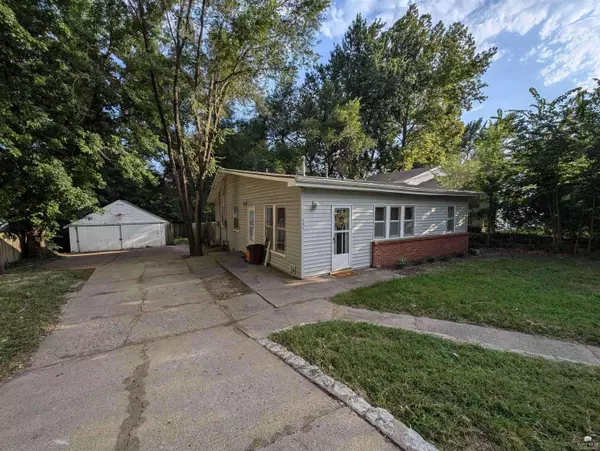 931 Claflin ST, Manhattan, KS 66502