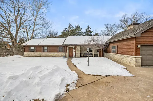 1001 Sycamore LN, Manhattan, KS 66502