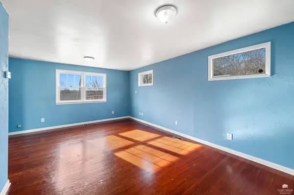 2129 Walnut DR, Manhattan, KS 66502