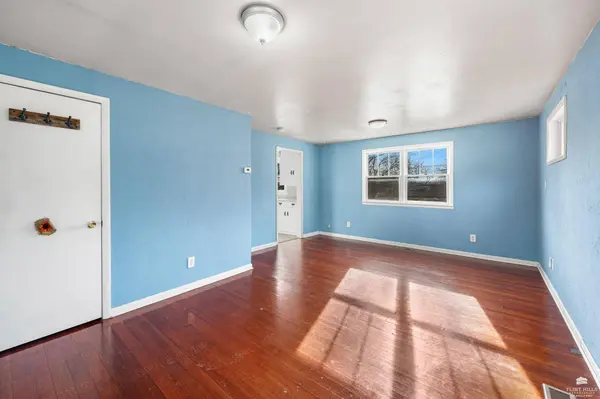 2129 Walnut DR, Manhattan, KS 66502