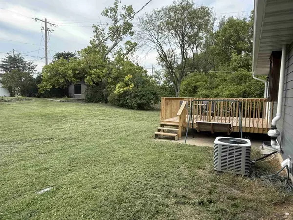 2017 Blue Hills RD, Manhattan, KS 66502