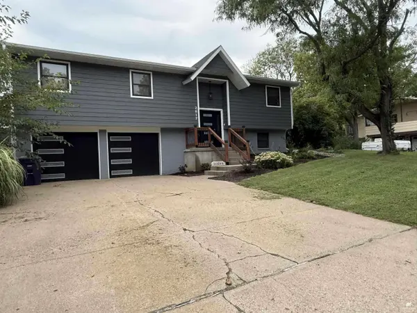 2017 Blue Hills RD, Manhattan, KS 66502