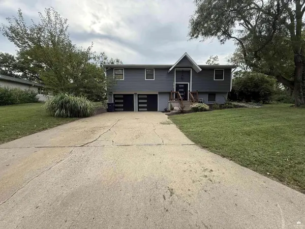 2017 Blue Hills RD, Manhattan, KS 66502