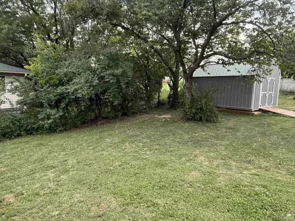 2017 Blue Hills RD, Manhattan, KS 66502