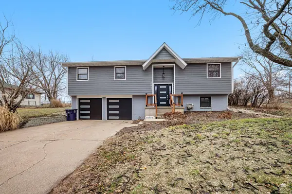 2017 Blue Hills RD, Manhattan, KS 66502