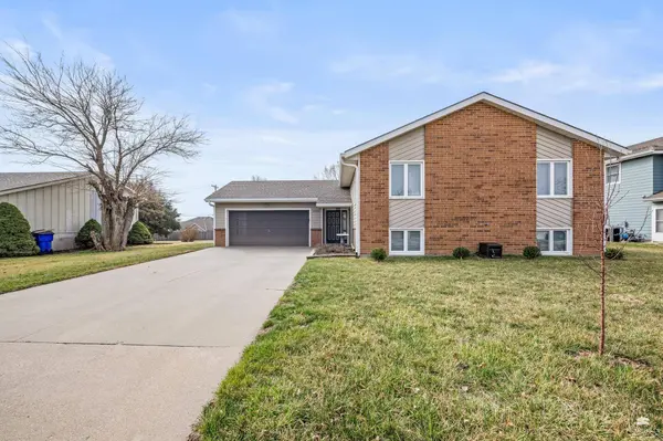 1501 Holly LN, Junction City, KS 66441