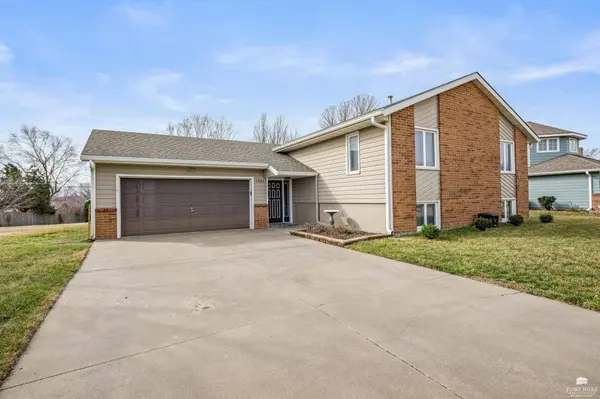 1501 Holly LN, Junction City, KS 66441
