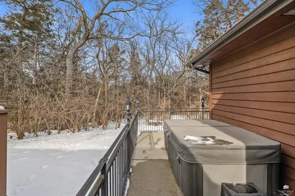 1001 Sycamore LN, Manhattan, KS 66502