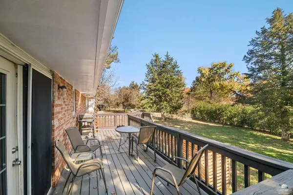 1522 Givens RD, Manhattan, KS 66503