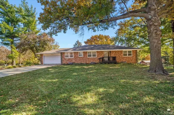 1522 Givens RD, Manhattan, KS 66503