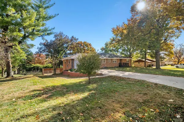 1522 Givens RD, Manhattan, KS 66503