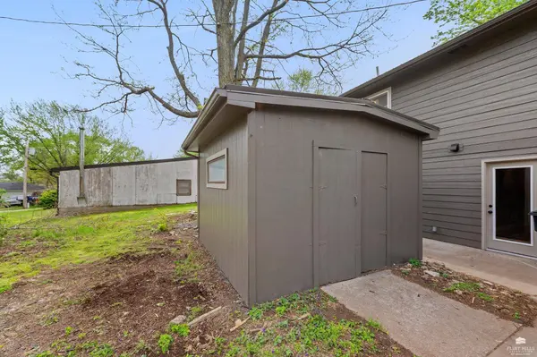 824 Ohio ST, Alma, KS 66401