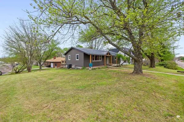 824 Ohio ST, Alma, KS 66401