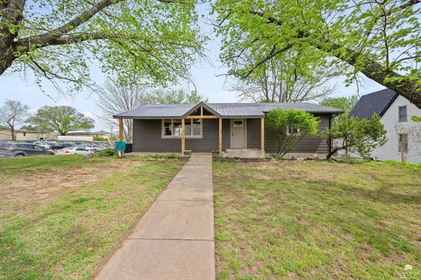 824 Ohio ST, Alma, KS 66401