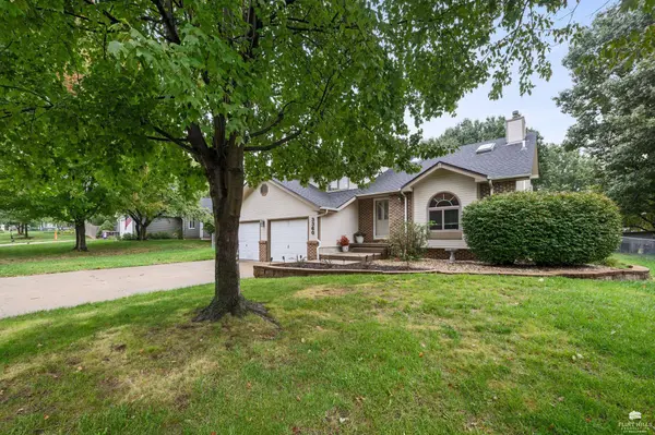 3360 Effingham DR, Manhattan, KS 66503