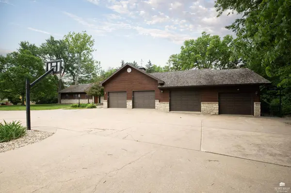 1001 Sycamore LN, Manhattan, KS 66502