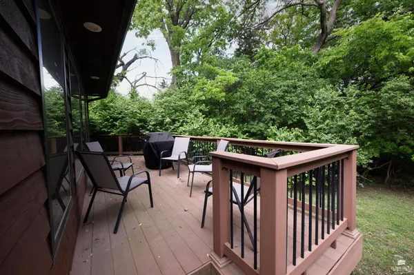 1001 Sycamore LN, Manhattan, KS 66502
