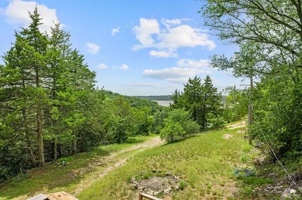 2602 N Fork Canyon, Olsburg, KS 66520