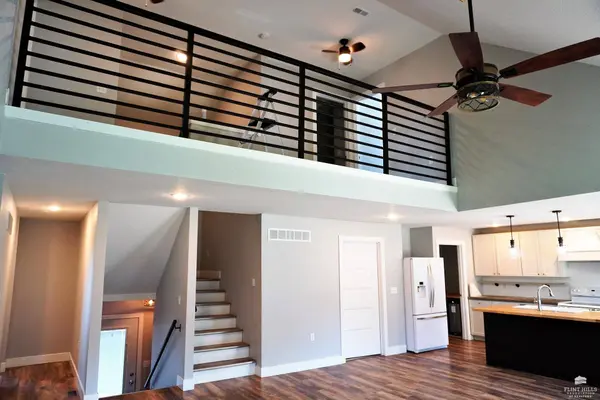 508 Fox Hollow RD, St. George, KS 66535