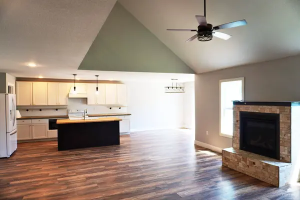 508 Fox Hollow RD, St. George, KS 66535