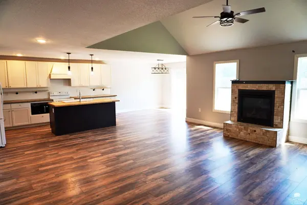 508 Fox Hollow RD, St. George, KS 66535