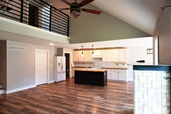 508 Fox Hollow RD, St. George, KS 66535