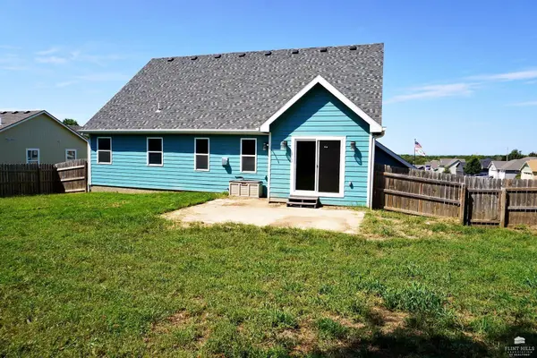 508 Fox Hollow RD, St. George, KS 66535
