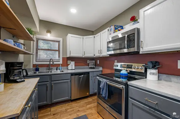 1224 Pierre ST, Manhattan, KS 66502