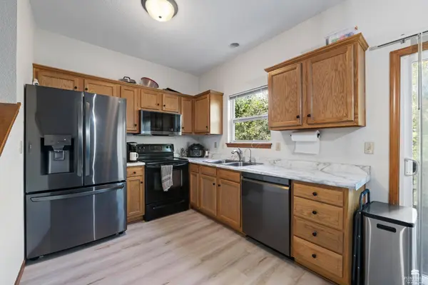 802 Oakbrook PL, Manhattan, KS 66502