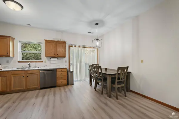802 Oakbrook PL, Manhattan, KS 66502