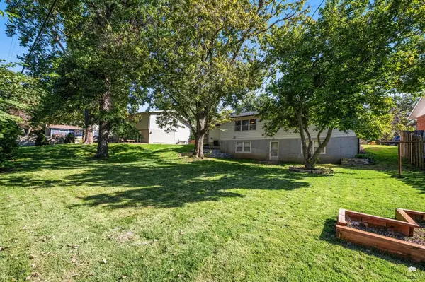 1829 Virginia DR, Manhattan, KS 66502