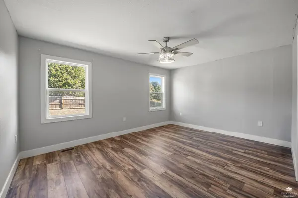 508 Fox Hollow RD, St. George, KS 66535