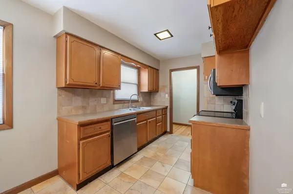 1829 Virginia DR, Manhattan, KS 66502