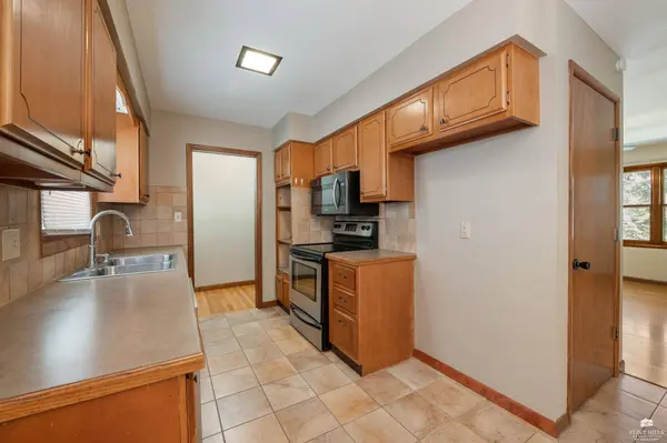1829 Virginia DR, Manhattan, KS 66502
