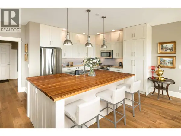 856 Hewetson Avenue, Kelowna, BC V1W5C9