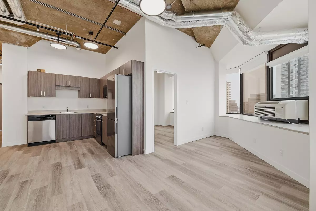 Kitchener, ON N2H 3W5,30 Duke St W