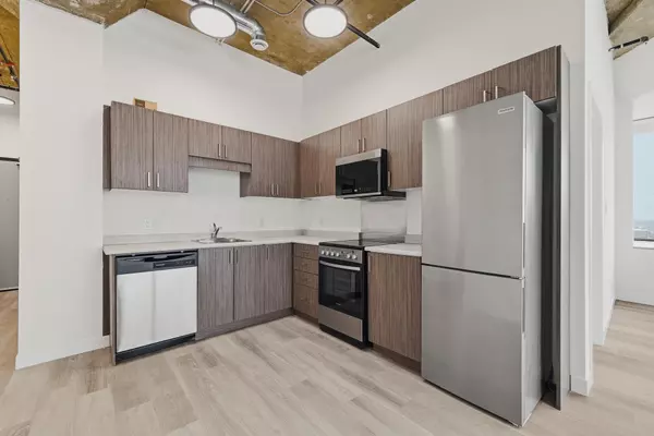 Kitchener, ON N2H 3W5,30 Duke St W