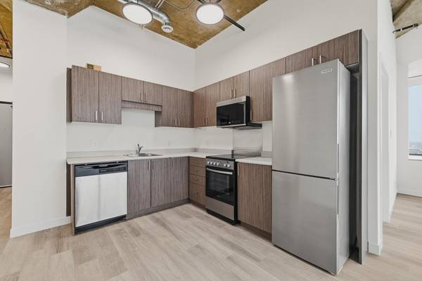 Kitchener, ON N2H 3W5,30 Duke St W