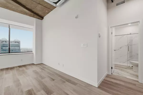 Kitchener, ON N2H 3W5,30 Duke St W