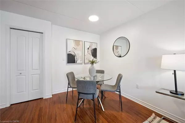 776 Laurelwood Drive #307, Waterloo, ON N2V 0A8