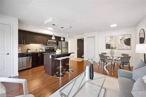 776 Laurelwood Drive #307, Waterloo, ON N2V 0A8