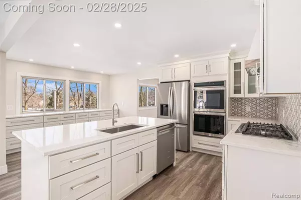 1800 CHARM Court, Rochester Hills, MI 48306