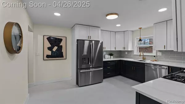 21840 KENOSHA Street, Oak Park, MI 48237