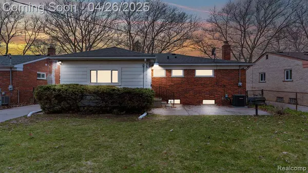 21840 KENOSHA Street, Oak Park, MI 48237