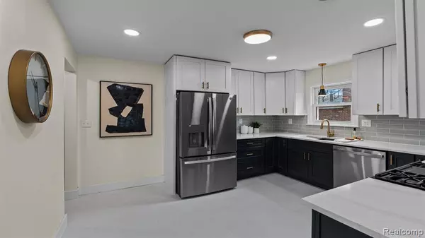 21840 KENOSHA Street, Oak Park, MI 48237