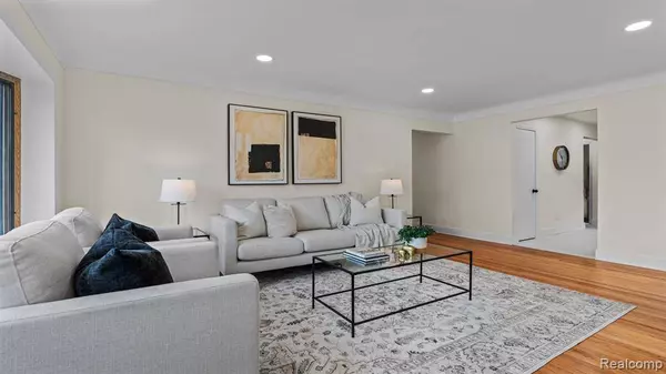 21840 KENOSHA Street, Oak Park, MI 48237