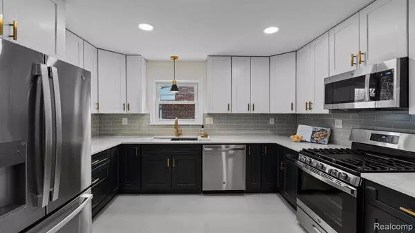 21840 KENOSHA Street, Oak Park, MI 48237