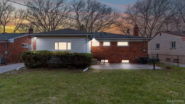 21840 KENOSHA Street, Oak Park, MI 48237