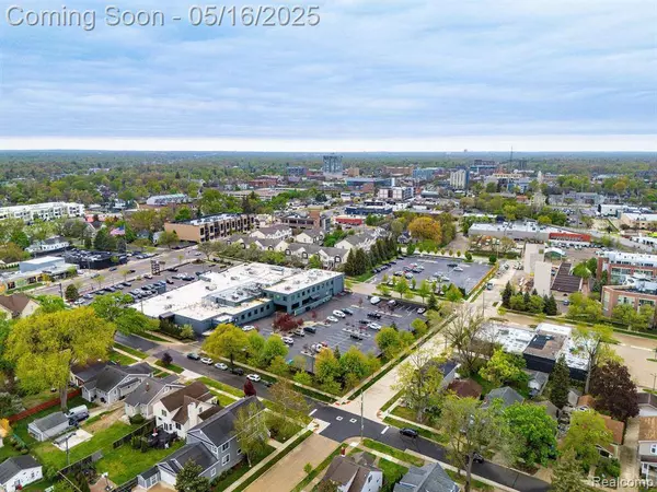 1540 MARYLAND CLUB Drive 82, Royal Oak, MI 48067